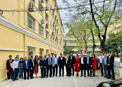 Lãnh đạo Đại học Quốc gia Hà Nội đến chúc Tết Viện Việt Nam học và Khoa học phát triển