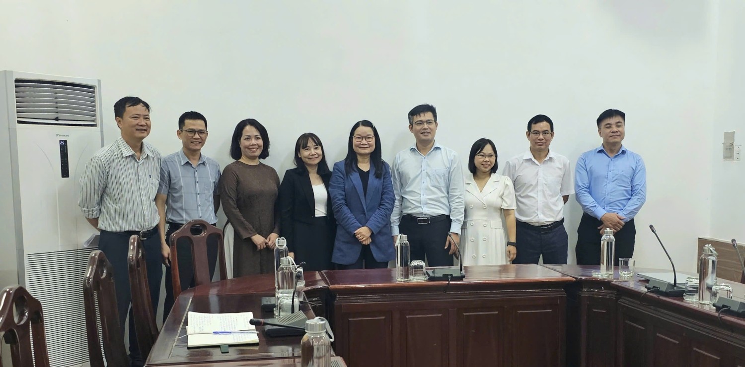 Viện Việt Nam học và Khoa học phát triển làm việc với Trường Đại học Ngoại ngữ, Đại học Huế