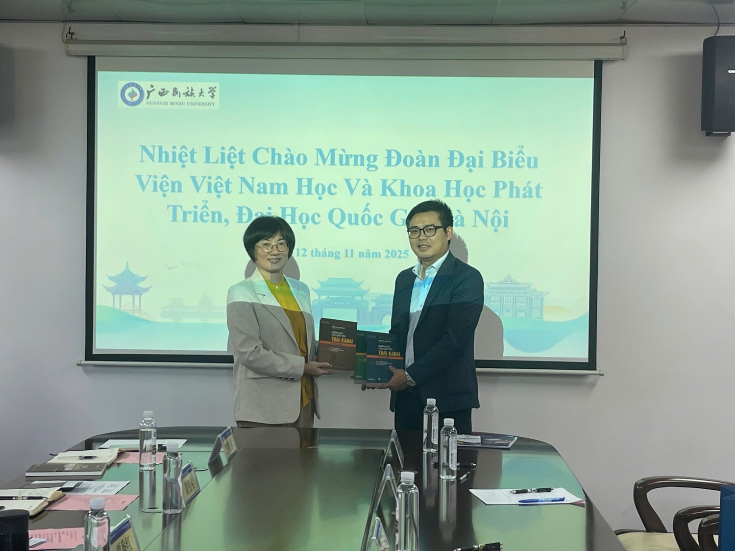 Gặp gỡ và trao đổi hợp tác với Đại học Dân tộc Quảng Tây, Trung Quốc